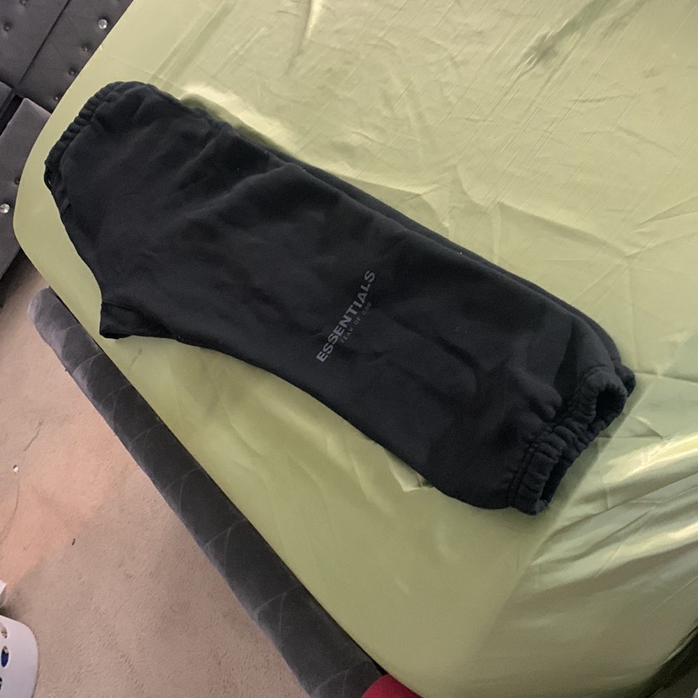 I’m selling my Essential sweatsuit hard to find in stores wear 3x - Picture 3 of 3